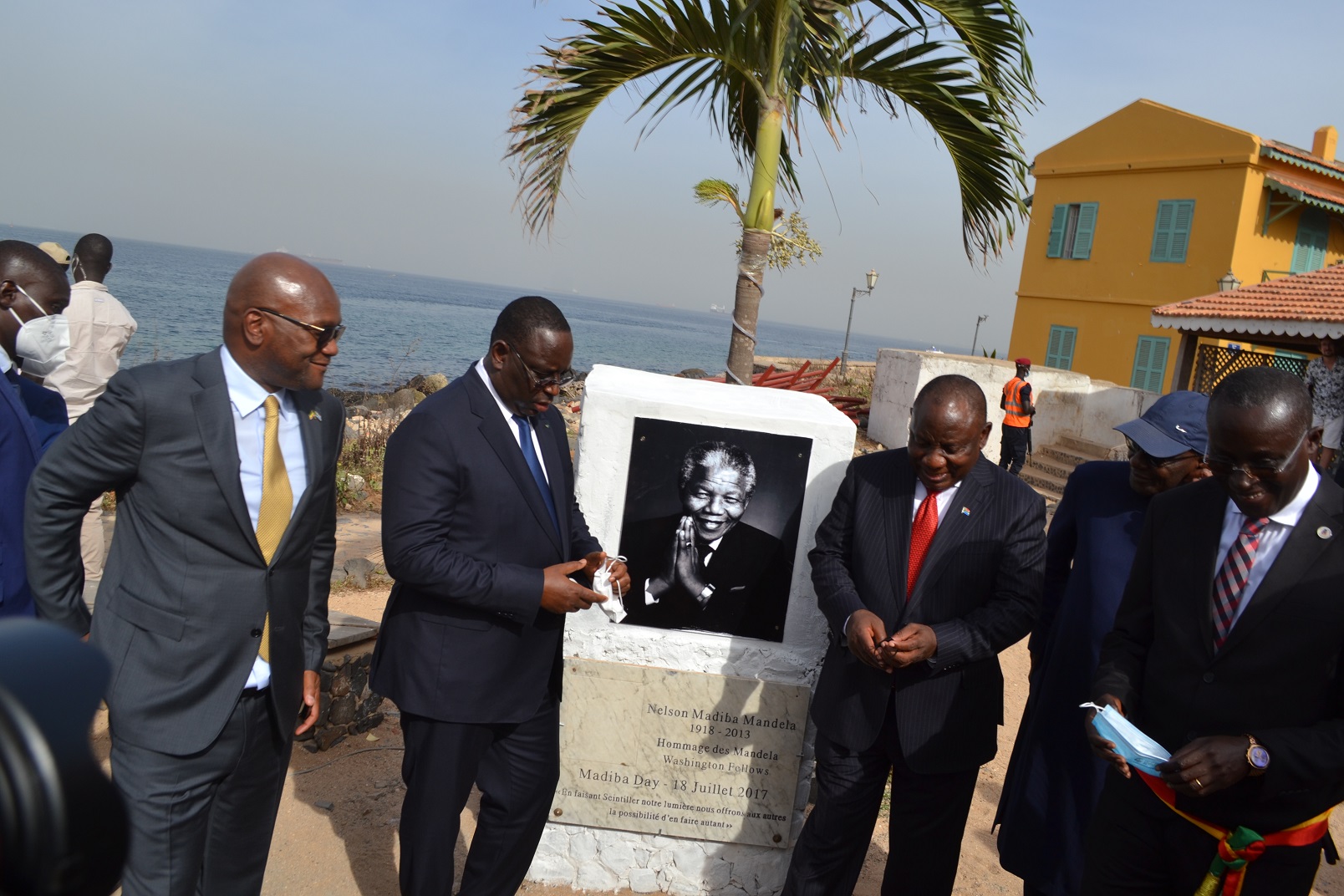 Le chef de l’Etat a présidé la cérémonie d’inauguration de l’Esplanade Nelson Mandela pour la Paix et la Place de la Liberté et de la Dignité Humaine à Gorée.