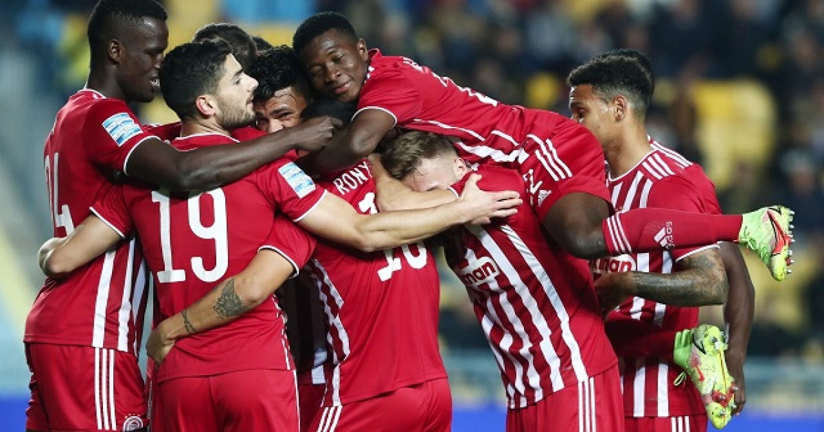 Europa League  : L’Olympiacos, avec Pape Abou Cissé, perd 1-0 face au Royal Antwerp mais se qualifie