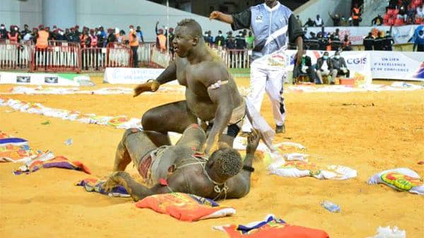 Le CNG de lutte valide la première chute de Balla Gaye 2