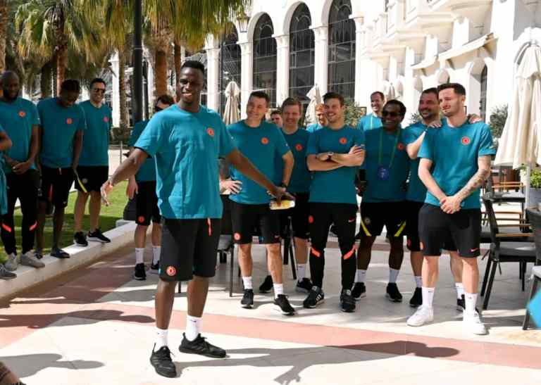 Le champion d’Afrique, Édouard Mendy accueilli en héros par ses coéquipiers de Chelsea