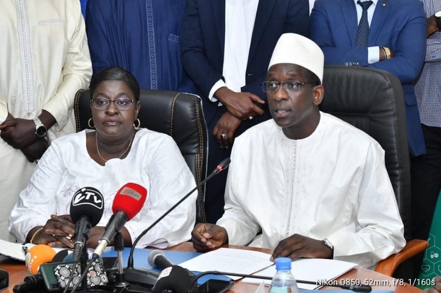 Ministère de la Santé : Passation de service entre Diouf Sarr et Marie Khémesse Ngom Ndiaye