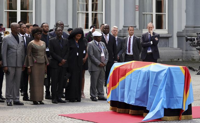 Le cercueil de Patrice Lumumba défile dans les rues de Bruxelles