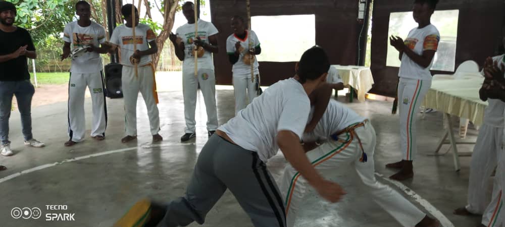 Le Leader de Lioncapoeira reçoit sa première Cordao de ContraMestre à Abidjan