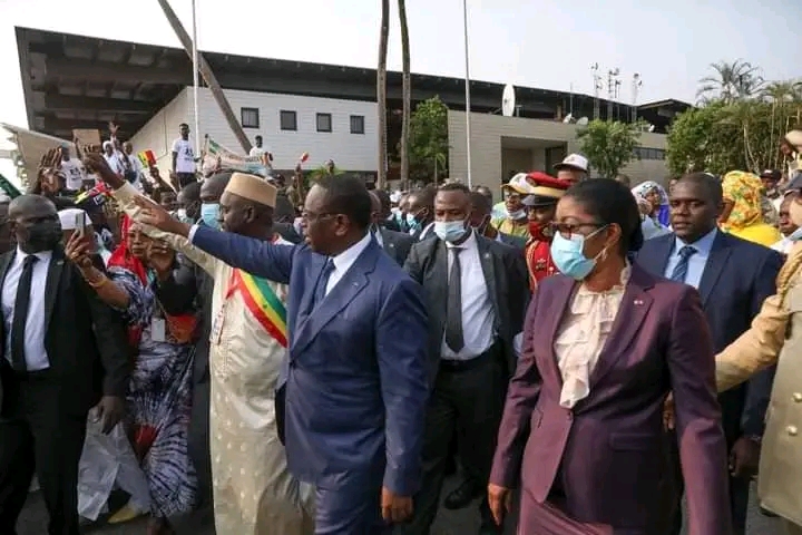 Gabon : Macky Sall promet un vol spécial pour le retour des Sénégalais en difficultés