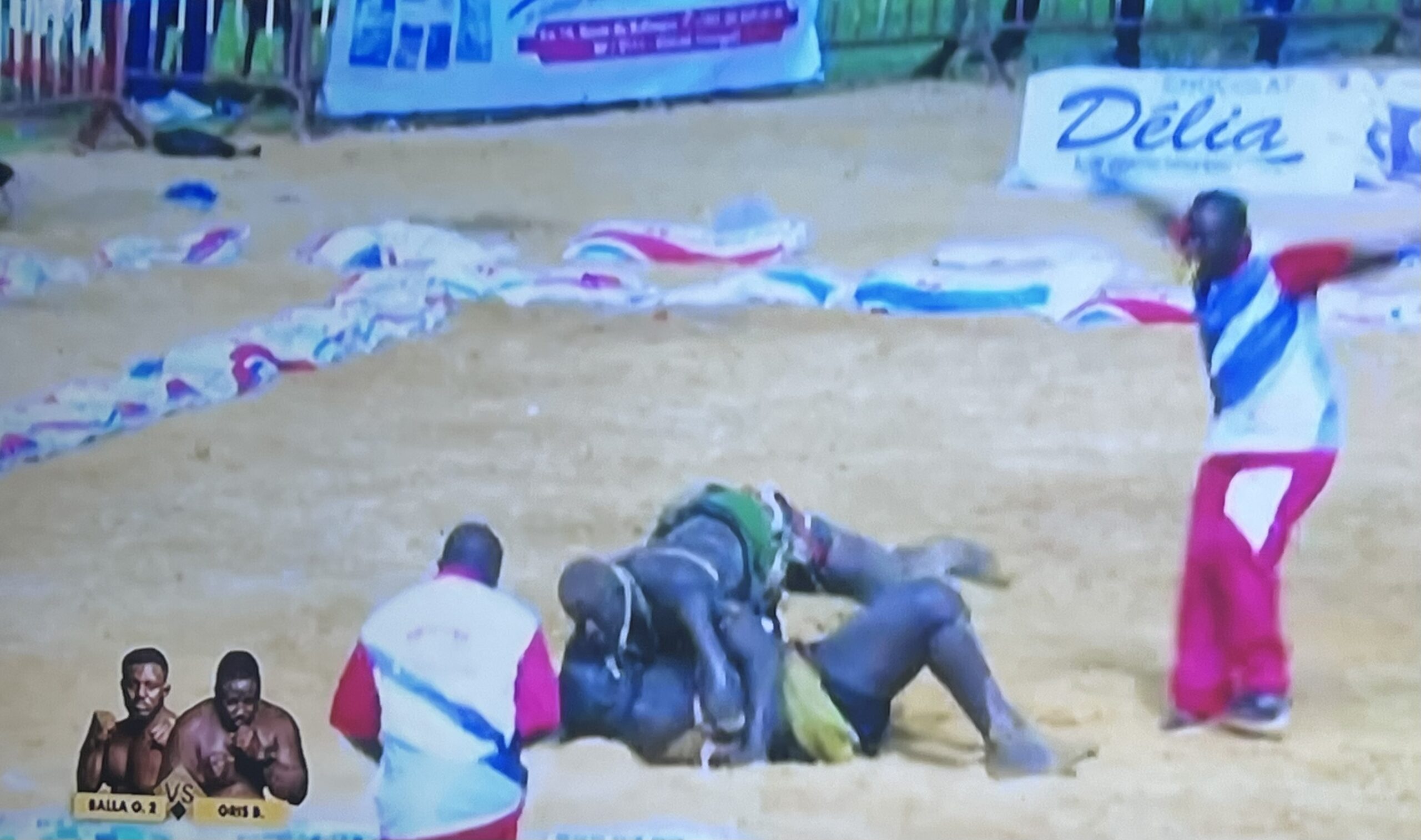 Lutte sénégalaise : Balla Gaye 2 terrasse Gris Bordeaux