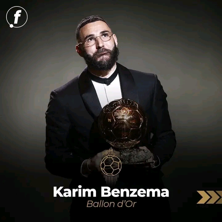 Karim Benzema sacré Ballon d’Or, le trophée remis par Zinedine Zidane