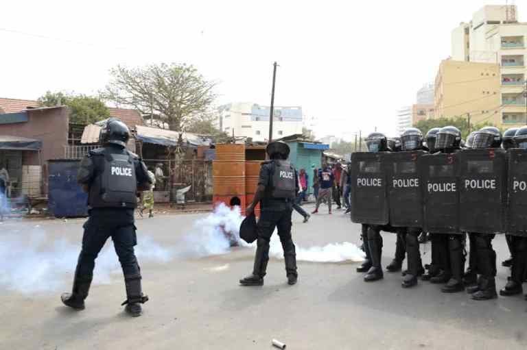 Procès Sonko-Niang : Interdiction de circulation des motos et de vente de carburant en détail