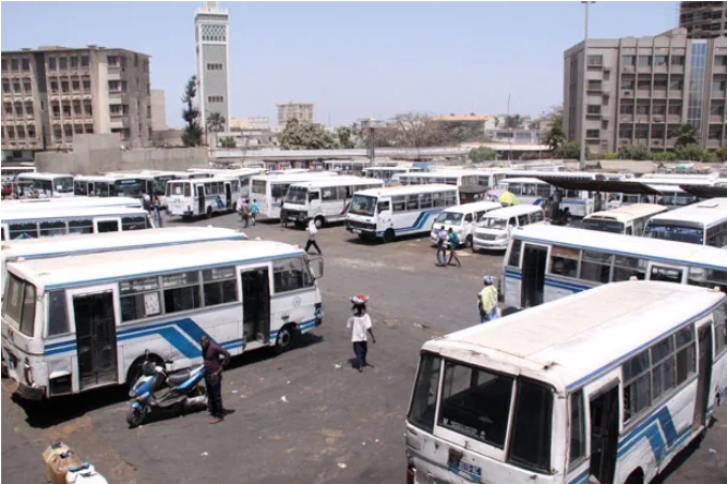 Grève des bus «Tata» : Les travailleurs poursuivent leur mouvement d’humeur