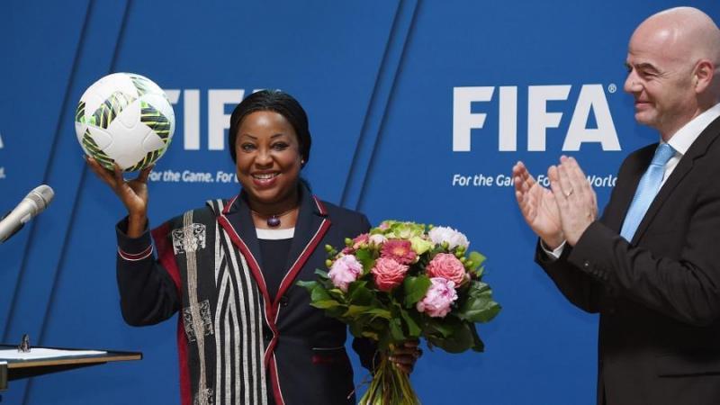 Fatma Samoura, lauréate du Prix d’excellence du Sommet mondial du football