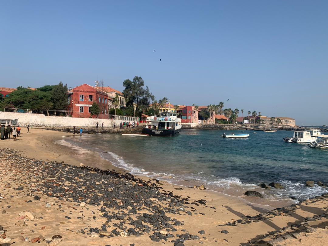 Arrêt sur images : Arrivée de la chaloupe spéciale à quai de l’île de Gorée