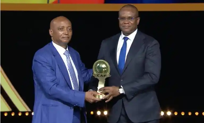 CAF AWARDS 2023 : La CAF décerne un prix au président de la République Macky Sall