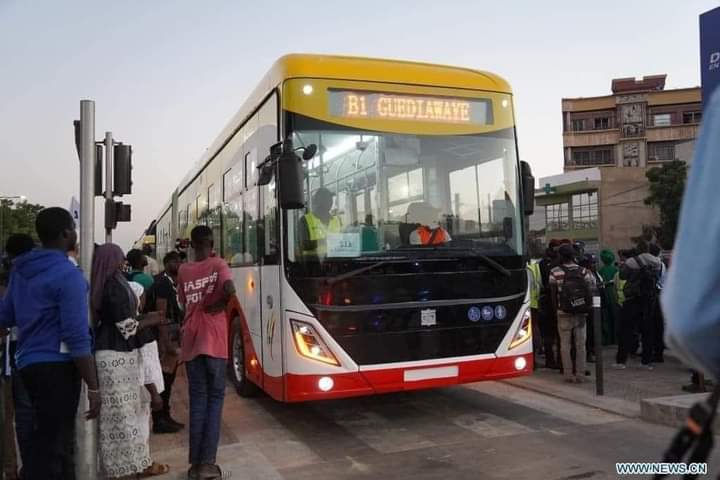 Macky Sall a inauguré le BRT ce dimanche, une belle réalisation saluée par les dakarois