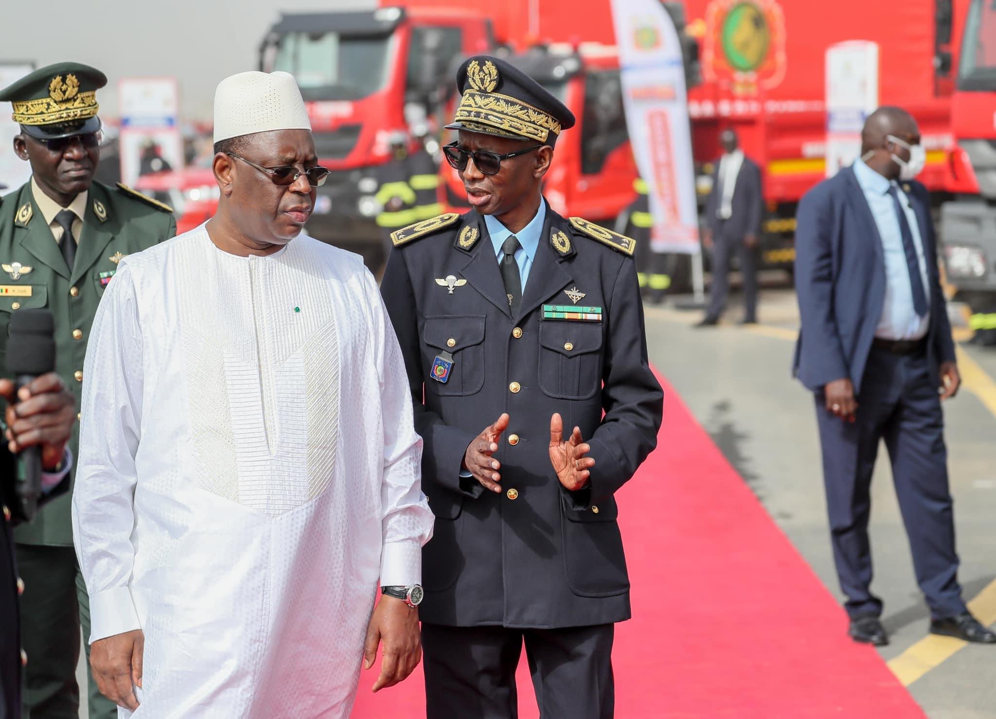 Macky Sall remet 515 véhicules à la Brigade des Sapeurs-pompiers