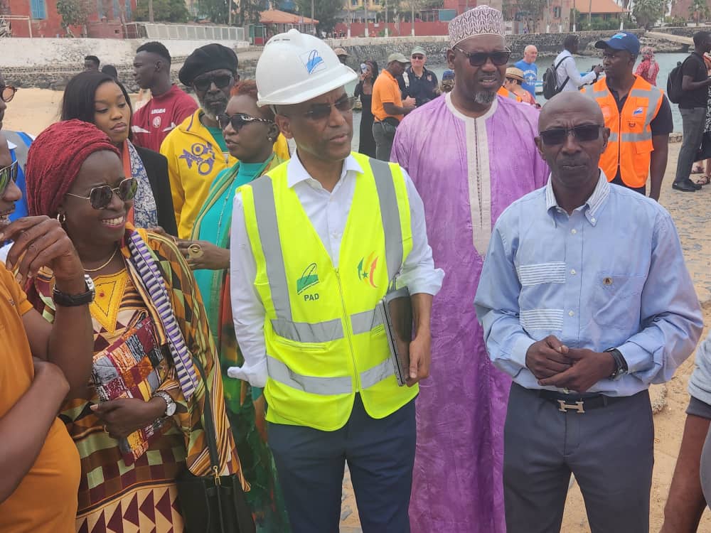 Île de Gorée : Visite du DG du Port pour présenter la nouvelle chaloupe aux goréens