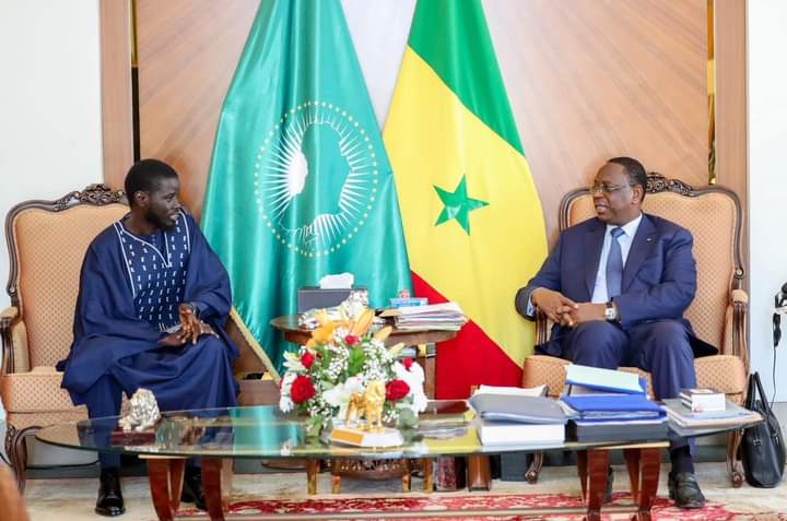 Le chef de l’État Macky Sall a reçu en audience son successeur le Président Bassirou Diomaye Faye