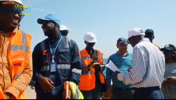 Visite sur site de la délégation de WACA et les entreprises retenues pour les travaux de protection côtière de l’île de Gorée