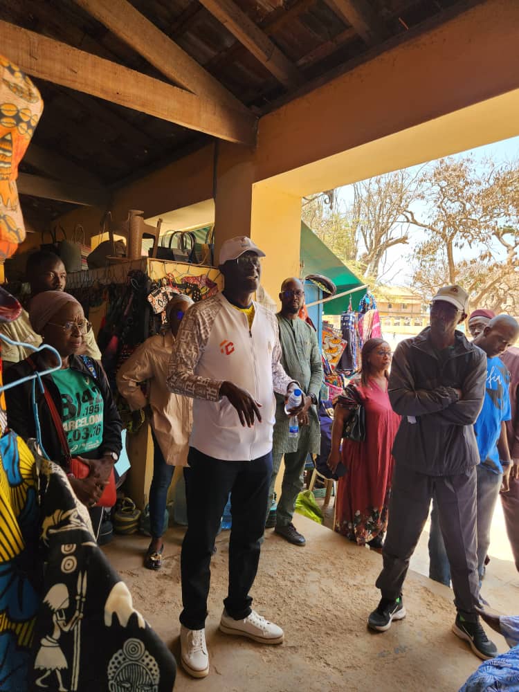 Île de Gorée : Visite de terrain du Maire, Me Augustin Senghor dans les 3 marchés locaux