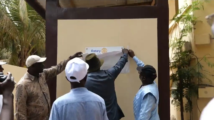 Cérémonie d’inauguration des toilettes publiques à l’île de Gorée financées par Rotary Clubs