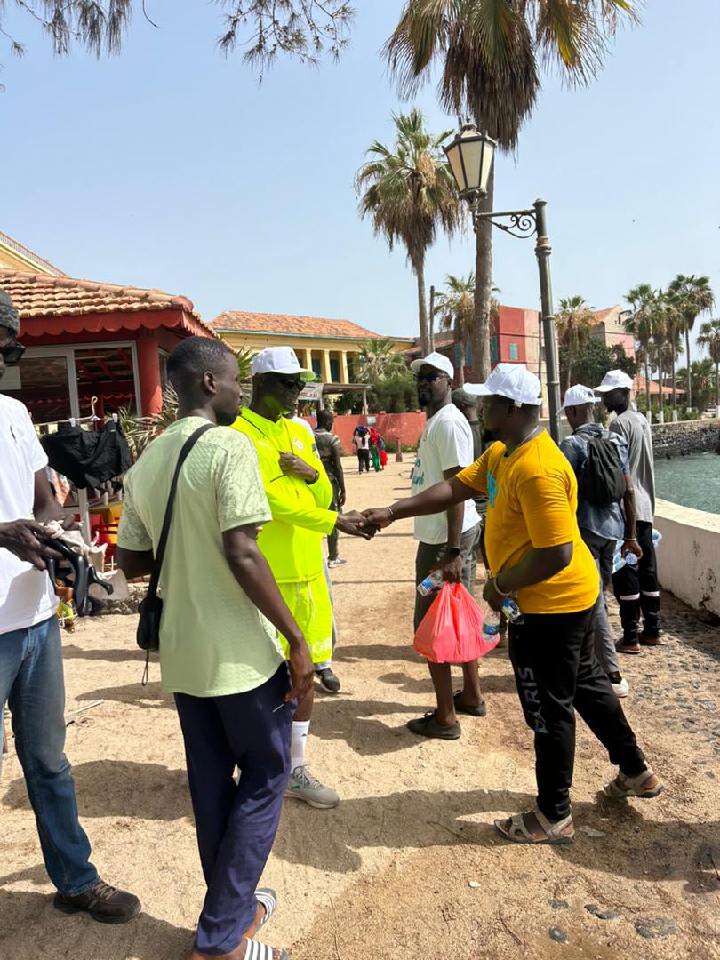 Île de Gorée : Journée de sensibilisation sur la gestion des déchets et le nettoyage de la plage