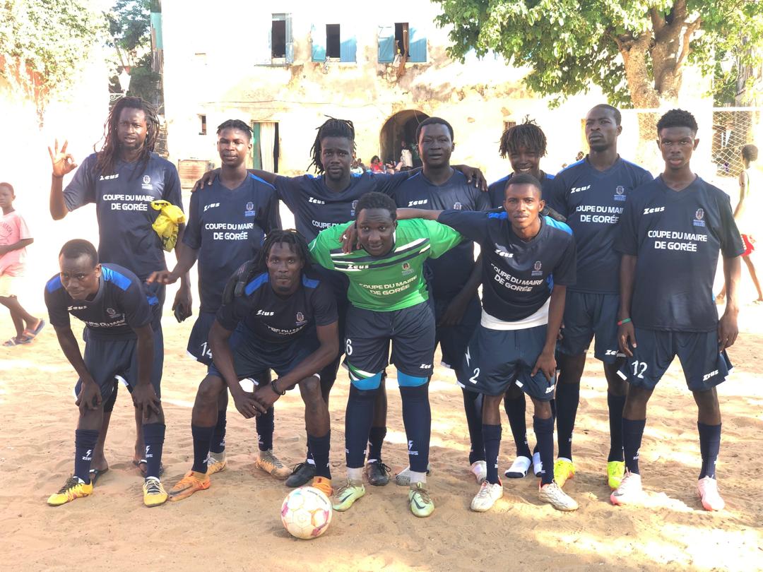 Coupe du maire de Gorée : Remise de lots de maillots avant le match Castel vs Baye Fall