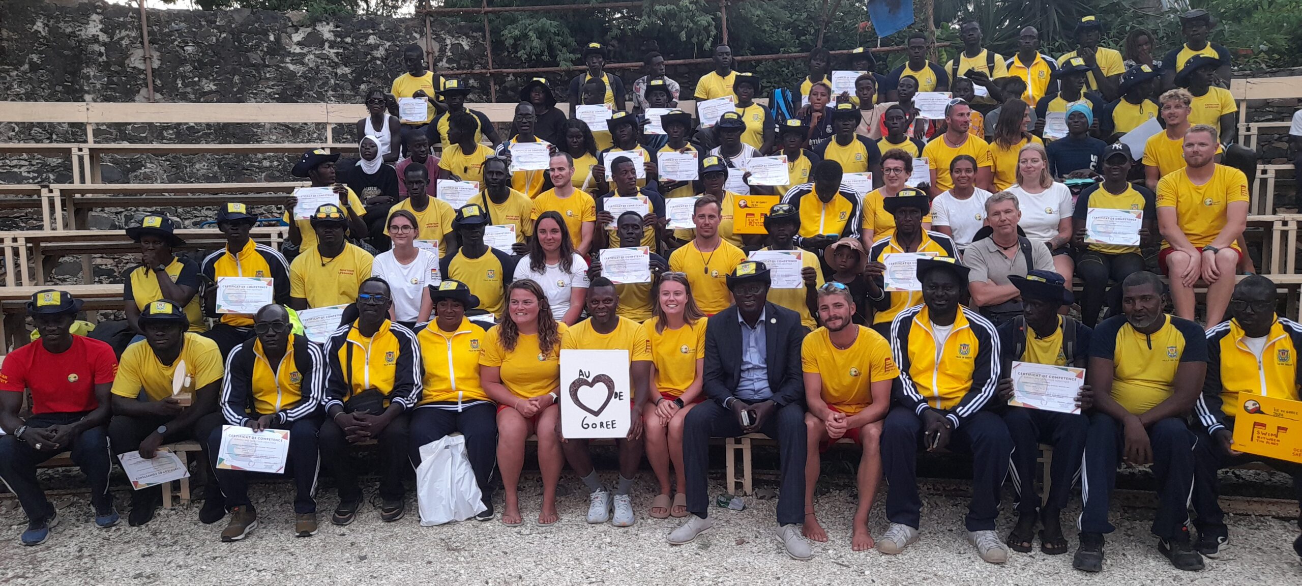 Cérémonie de remise de distinctions aux nouveaux maîtres nageurs secouristes formés par l’Association au coeur de Gorée